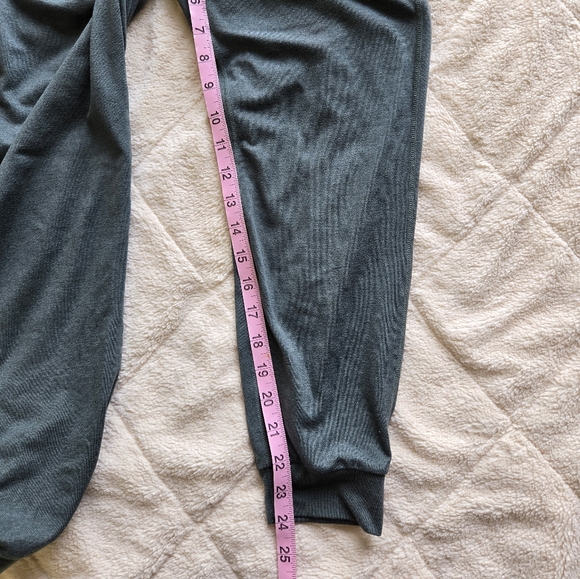 Vuori Performance Jogger Olive Green Color Size S Women's Sporty Running Gym - Picture 12 of 14